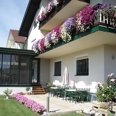 Landhaus Lassnig Guest house