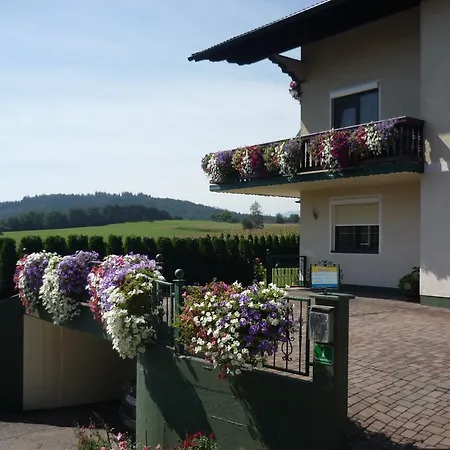 Landhaus Lassnig Guest house *